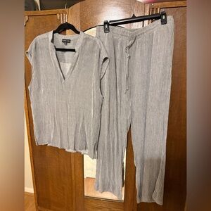 Modern Works Gray/White Sleeveless Lounge Set, 1X